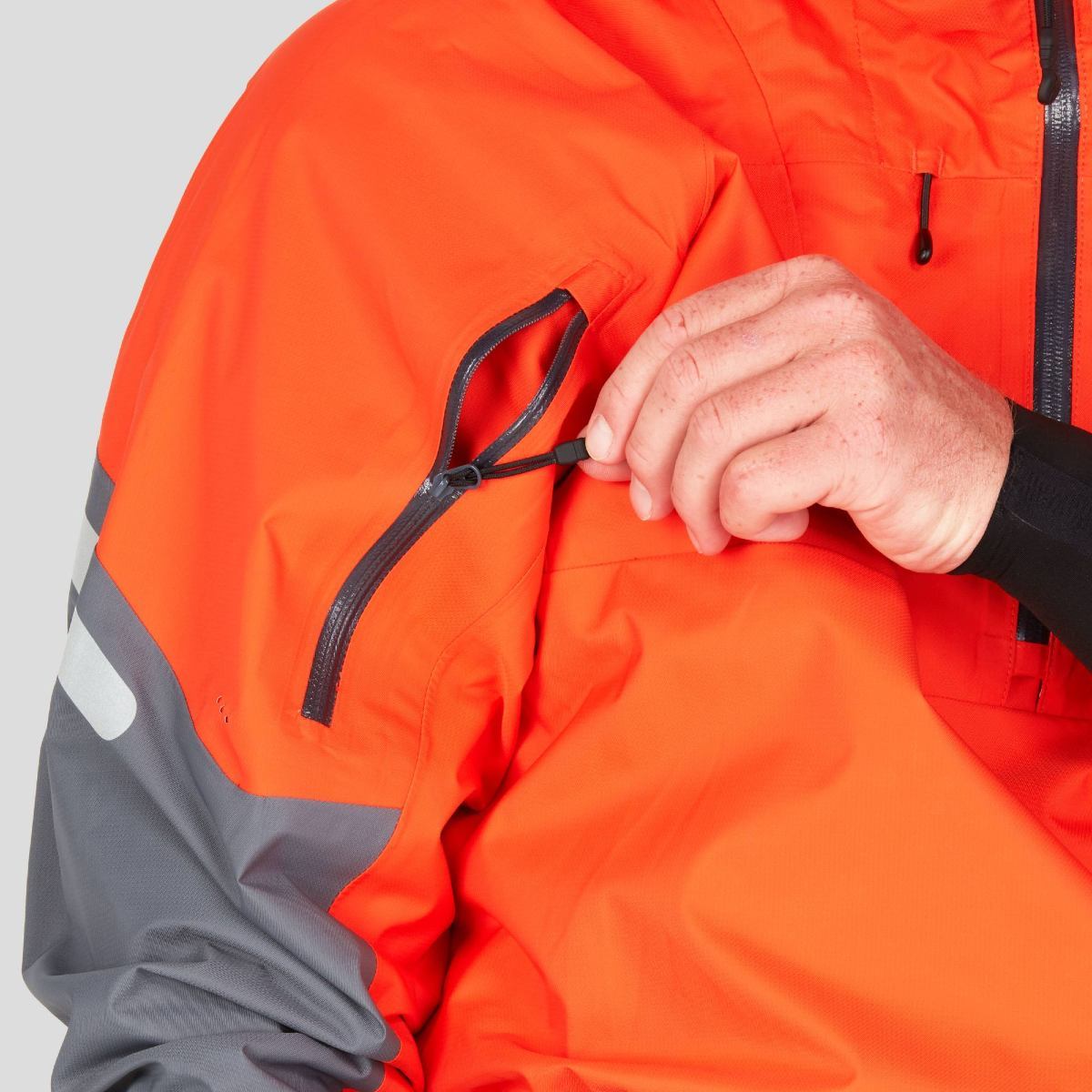 NRS Riptide Rojakke, Herre